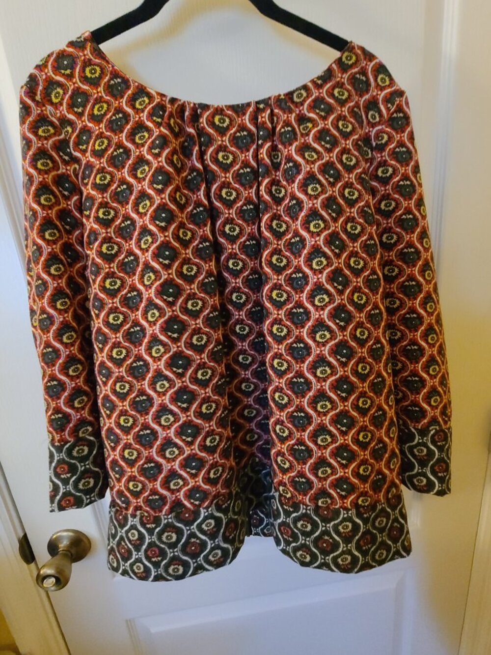 Rachel Roy top Zip up back